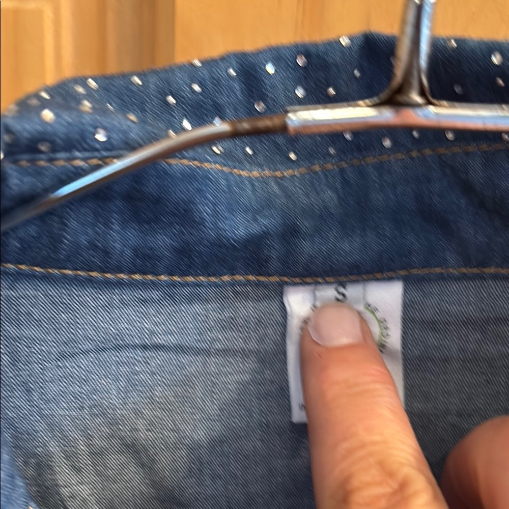 Women's Blue Denim Button Down Shirt - Picture 4 of 14